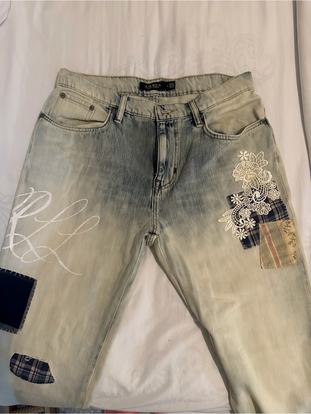 Lauren Ralph Lauren Women’s Faded Light Blue Embroidered Patch Straight Jeans